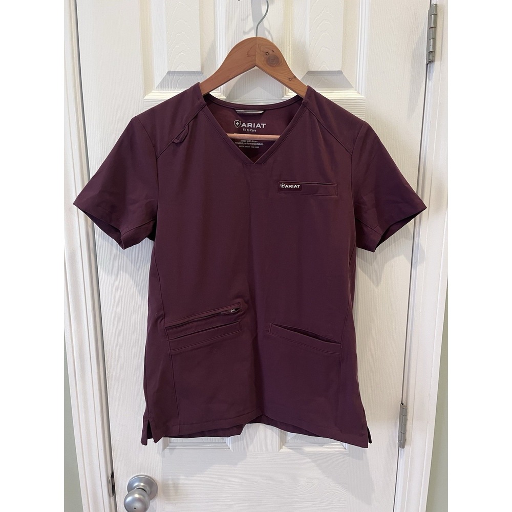 Ariat Clara 6 Pocket Scrub Top Winetasting Women's XS Style 10039713